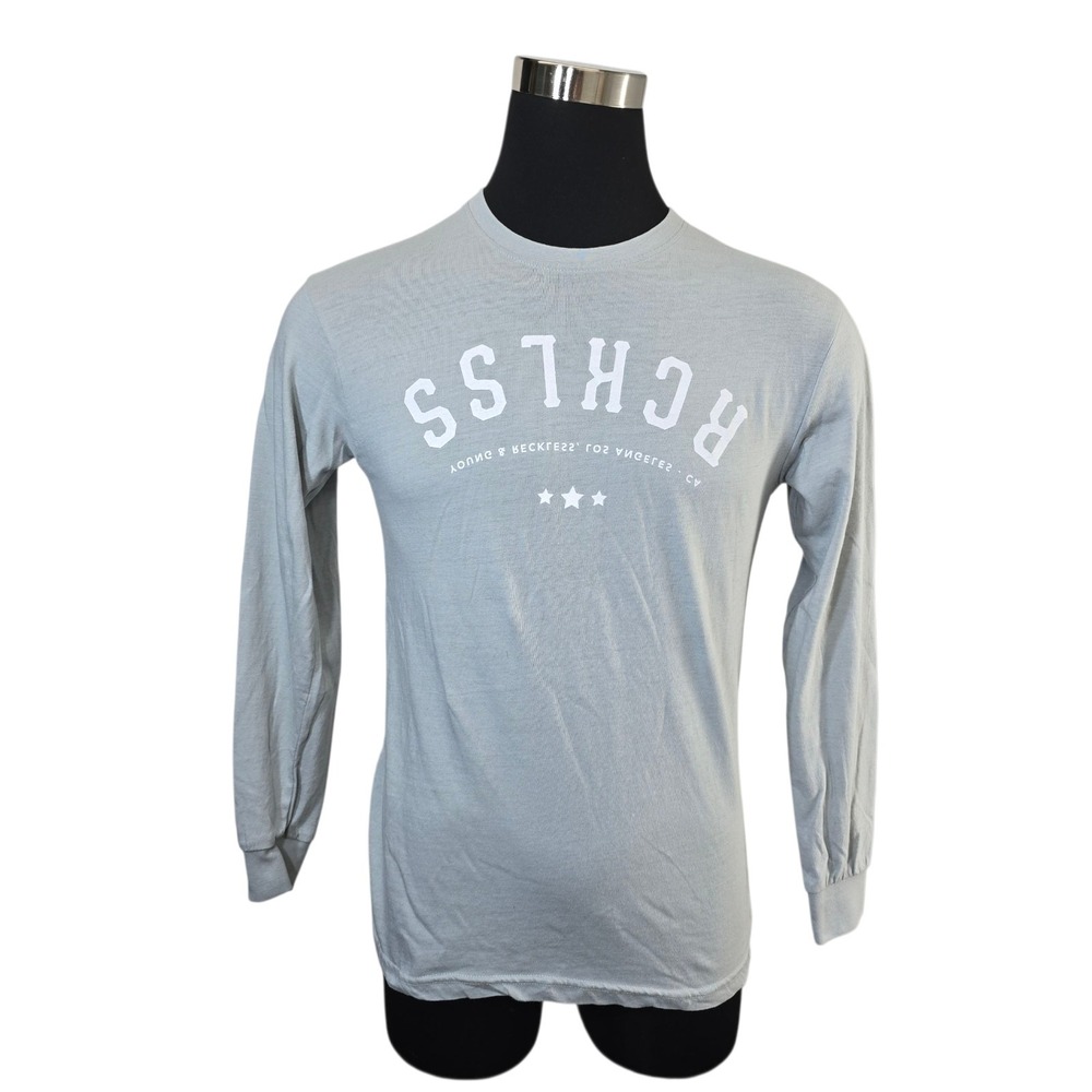 young and reckless Street Wear Long Sleeve Tee Gray Logo Size Medium‎